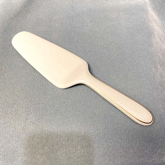 Cake Server CHRISTOPHER STUART BONE CHINA ROYAL WHITE CAKE SERVER Y1010 - Picture 1 of 11